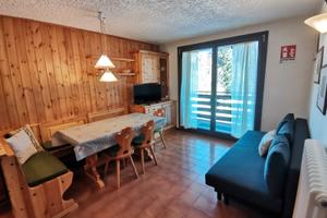 Trilocale sulla pista e sul bosco a Folgarida