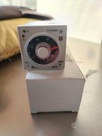 Relè temporizzatore Finder 88.12.0.230.0002.PAS