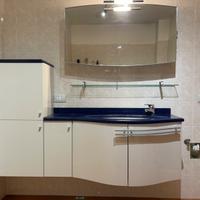 Mobile bagno, top in quarzo e specchio contenitore