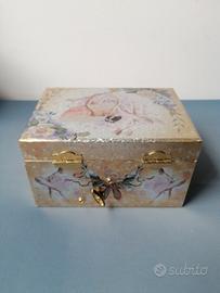 scatola portagioie in legno con carillon 