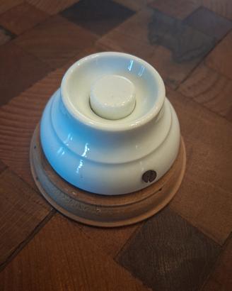 Pulsante d'epoca in ceramica 