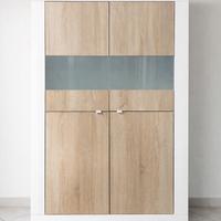 Credenza moderna bianca e rovere con inserti vetro