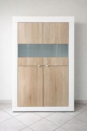 Credenza moderna bianca e rovere con inserti vetro