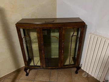 Vetrina in legno e vetro