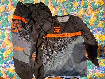 Completo motocross shot