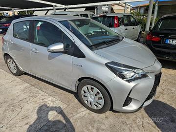 TOYOTA Yaris 1.5 Hybrid 5 porte Cool hat chback