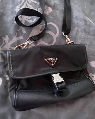 Prada Porta smartphone in Re-Nylon e Saffiano