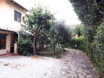 Libera camera singola con balcone x studentessa