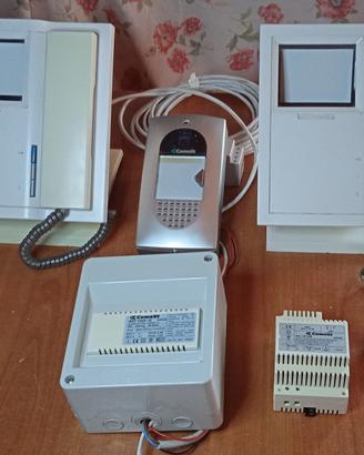 Videocitofono B/N completo marca Comelit.