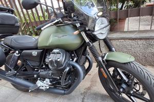 Moto Guzzi V7 Stone