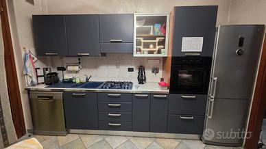 Cucina completa di elettrodomestici 