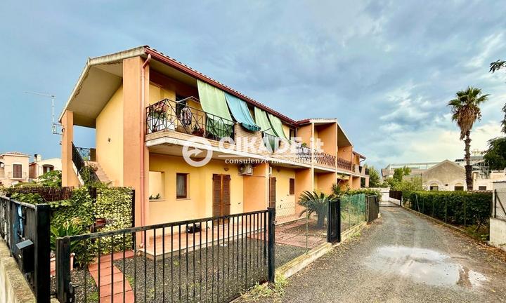 Pula - Trivano con due balconi