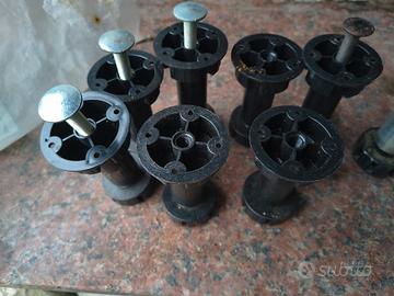 piedino regolabile in plastica