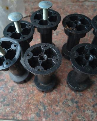 piedino regolabile in plastica