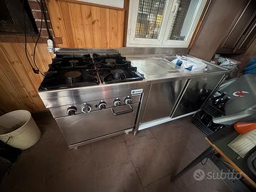 Cucina 4 fuochi con forno e lavello