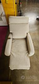 POLTRONA RECLINABILE ED ALZABILE ELETTRICA 