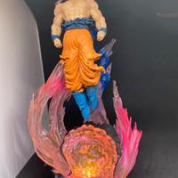 Goku ultra instinto con luce e batteria inclusa