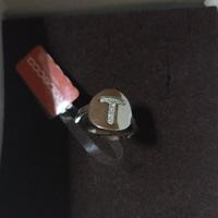 Anello con iniziale Rebecca 