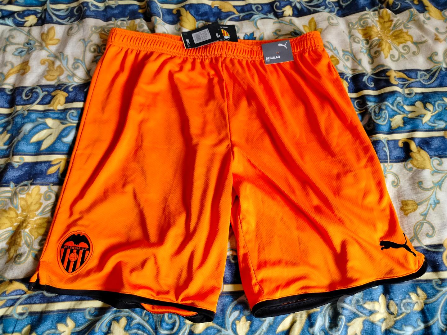 Frase Reparación posible mientras tanto Pantaloncini Valencia - Sports In vendita a Milano