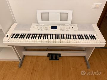 Pianoforte Yamaha DGX bianco 88 tasti 2025