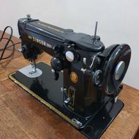 macchina da cucire Singer con mobiletto 