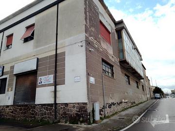 Capannone, con area edificabile