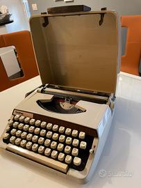 Macchina da scrivere a valigetta