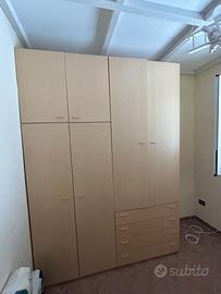 Armadio grande in legno