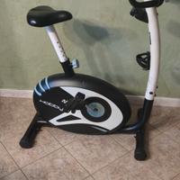 cyclette e sedia ergonomica 