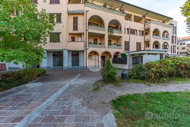 2 LOCALI A ORIGGIO