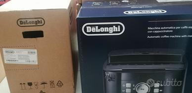 Macchina del caffè e cappuccino con chicchi