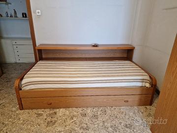 Letto singolo con mobile portacuscini