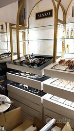 arredamento negozio di profumeria