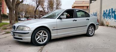 BMW 320d 136cv la vend anche a pezzi di ricambi