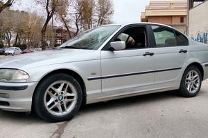 BMW 320d 136cv la vend anche a pezzi di ricambi
