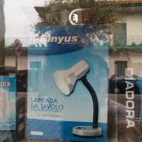 Lampada da tavolo per ufficio o per studio