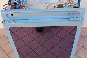 Frigorifero trivalente Thetford 85L da riparare 
