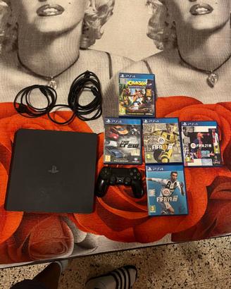 PlayStation 4 Slim + Controller + 5 Giochi + Cavi