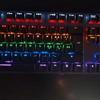 kit da gaming con mouse, tastiera e tappetino.
