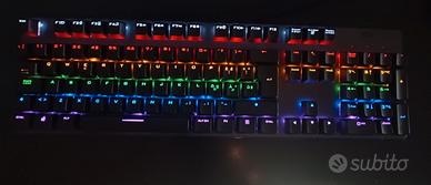 kit da gaming con mouse, tastiera e tappetino.