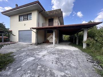 CASA INDIPENDENTE A ATINA