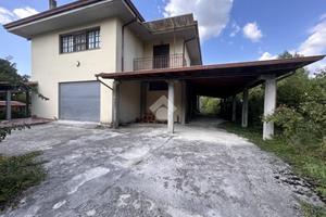 CASA INDIPENDENTE A ATINA
