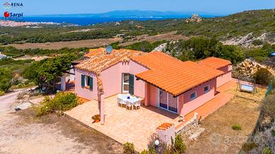 Villa indipendente con dependance e vista mare