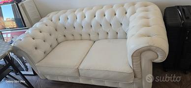Divano chesterfield