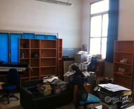 Laboratorio magazzino con ufficio zona centrle