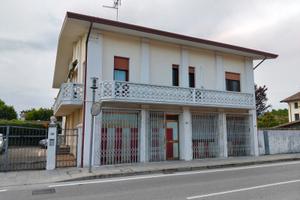 Locale commerciale in centro Gruaro