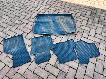 Vasca baule + set tappetini in gomma VW Golf 6