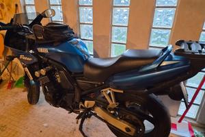  Yamaha FZS 600 Fazer (2001) -