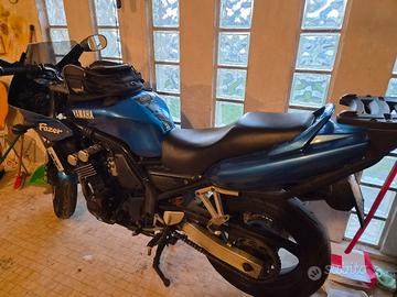 Yamaha FZS 600 Fazer (2001) -