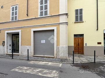 NEGOZIO A MONTICELLI D'ONGINA